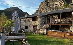 Apartamentos Rurales La Laguna Somiedo